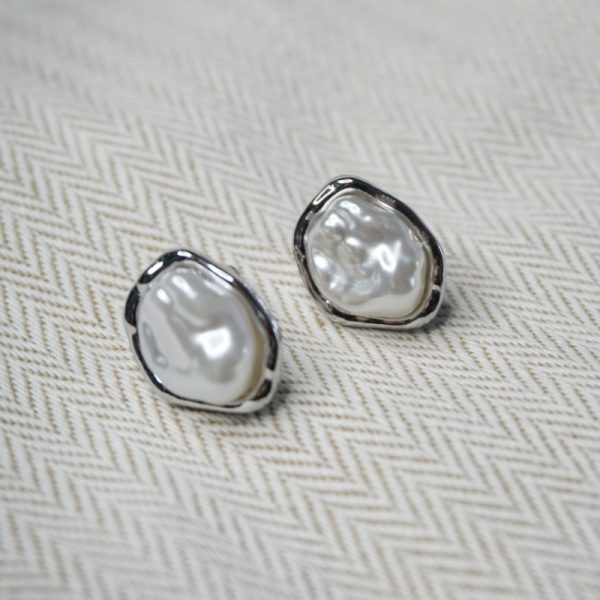 Shell Rhythm Pearls: Baroque Irregular Pearl Earrings