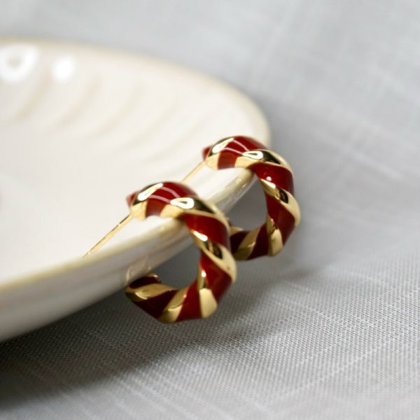 Red-Gold Earring: A Luxurious Circle of Elegance